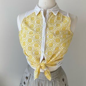 FINAL SALE $9 // LUCKY BRAND Sleeveless Button-Up Shirt with Yellow Floral Lace